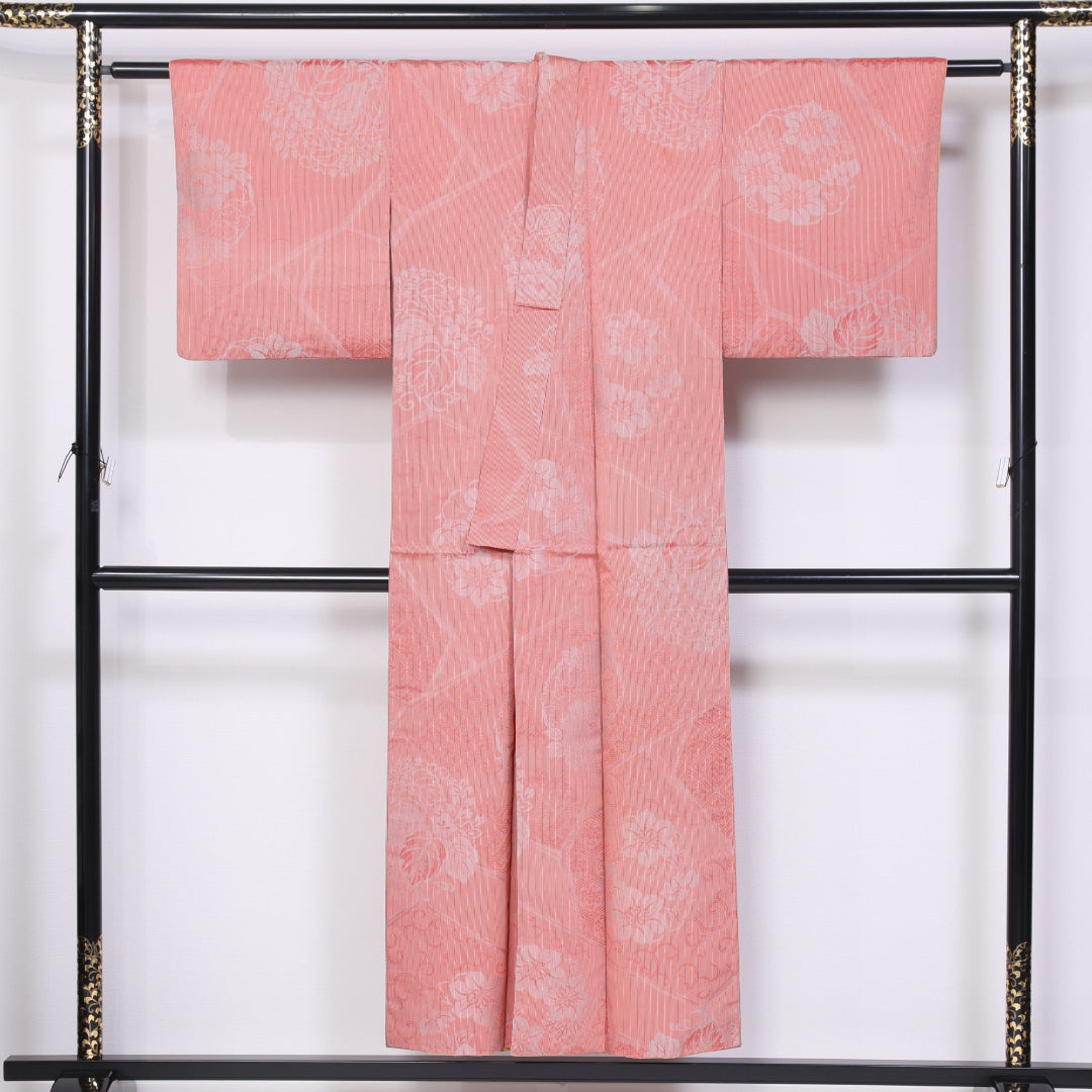 アンティーク お召 袷 身丈148cm 裄丈62cm 正絹 Aランク バチ衿 XSサイズ 唐草 桐 ピンク系 M4 1222-11471