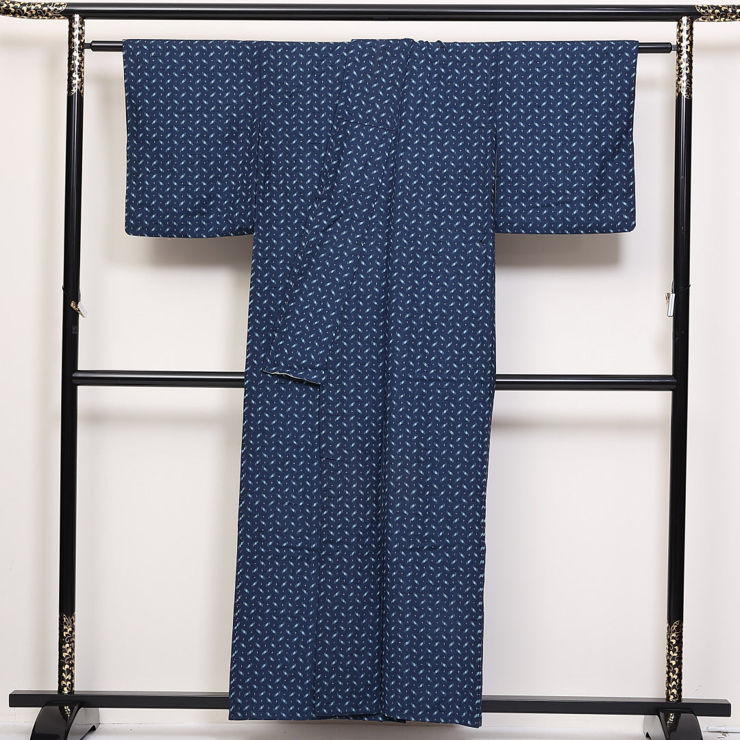 紬 単衣 身丈156cm 裄63.5cm 洗える着物 ウール 十字絣 居敷当て 青系 Aランク 1216-01317