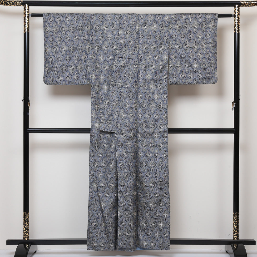 紬 洗える着物 袷 身丈158cm 裄丈60cm ポリエステル Sランク Mサイズ 広衿 カジュアル 花菱 グレー系 1216-01385