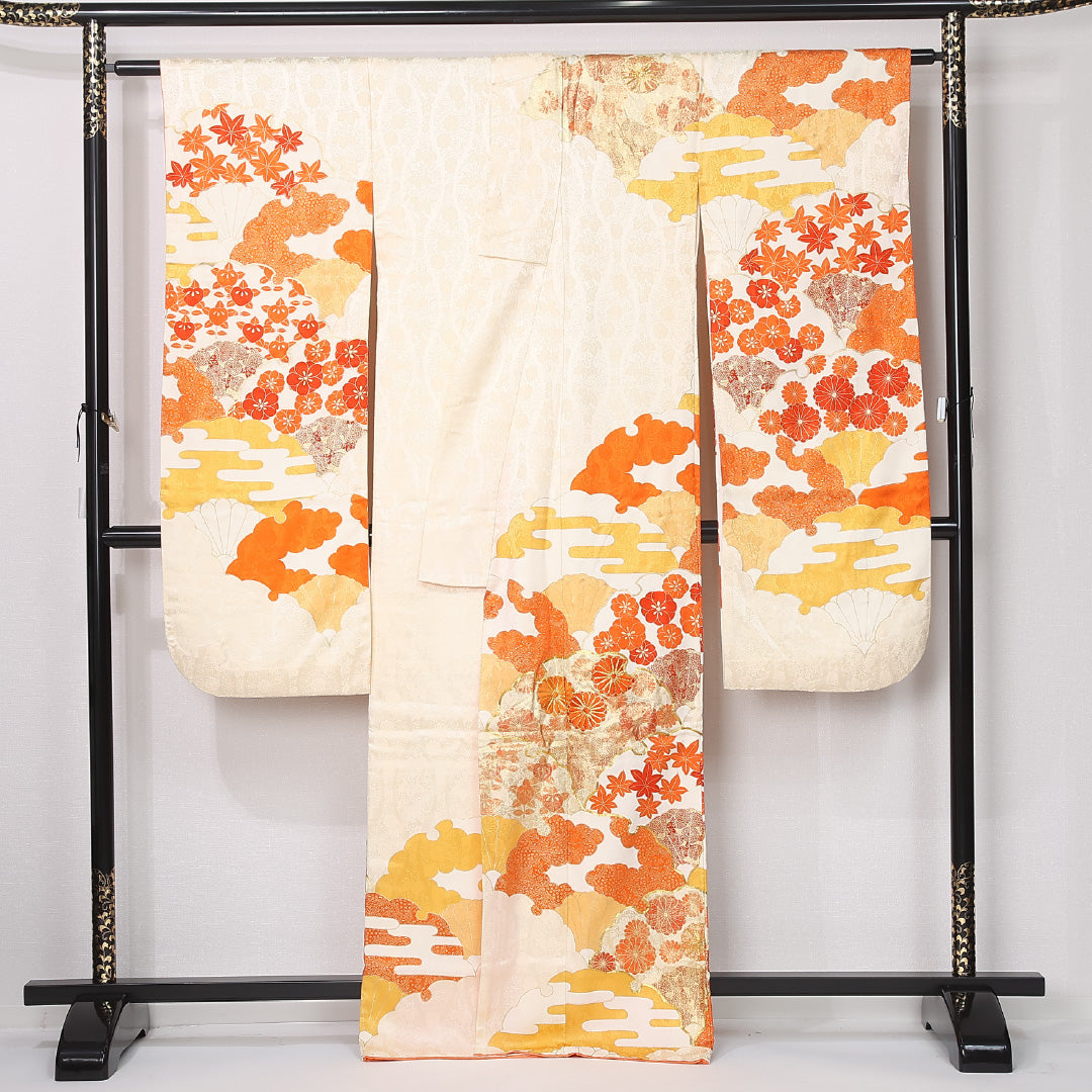 振袖 身丈165cm 裄丈64.5cm Bランク 袷 正絹 S 広衿 刺繍 金駒刺繍 エ霞 吉祥文様 古典柄 雪輪 菊 紅葉 楓 花柄 金襴 橘 クリーム系 1213-F0439