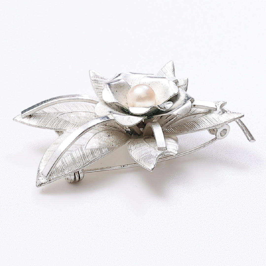 帯留め ピン・トンボ シルバーメッキ 淡水真珠 横幅5.3cm 長さ4cm 銀系 Aランク 1231-000188