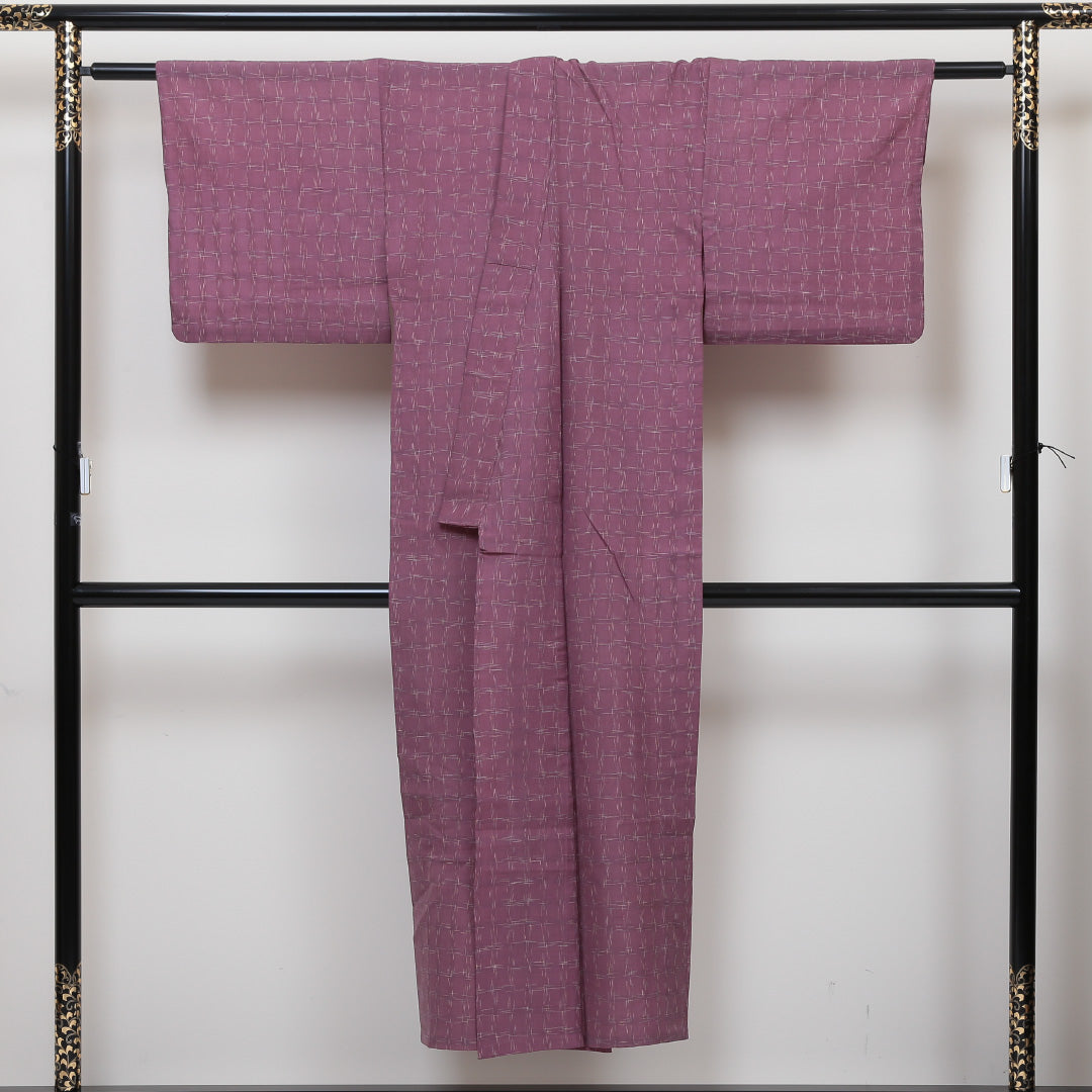 紬 単衣 身丈145cm 裄丈66cm 正絹 Sランク カジュアル バチ衿 XSサイズ 創作柄 ピンク系 RP 1223-02929