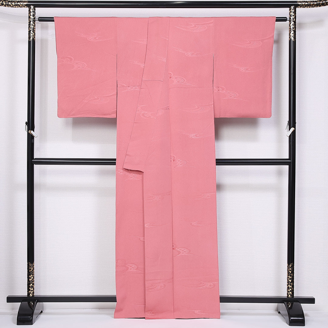 色無地 袷 身丈162cm 裄丈63cm 正絹 Aランク 一つ紋 (三つ柏) 紋意匠 (流水) セミフォーマル 広衿 Lサイズ 刺繍 ピンク系 M4 1219-11385