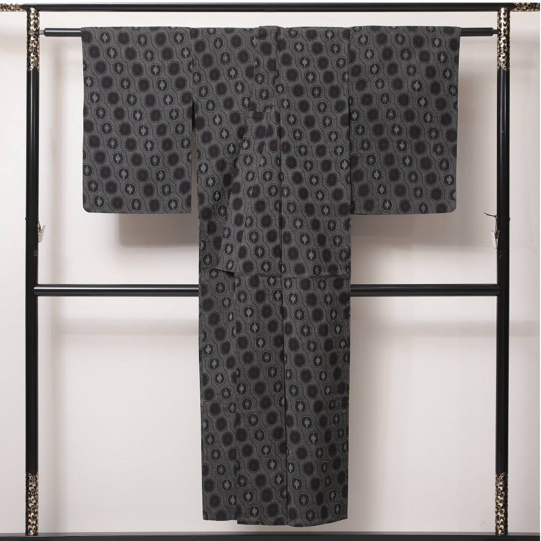 ウールの紬 洗える着物 単衣 身丈148cm 裄丈62cm ウール Bランク XSサイズ バチ衿 カジュアル 丸紋 グレー系 1216-03494