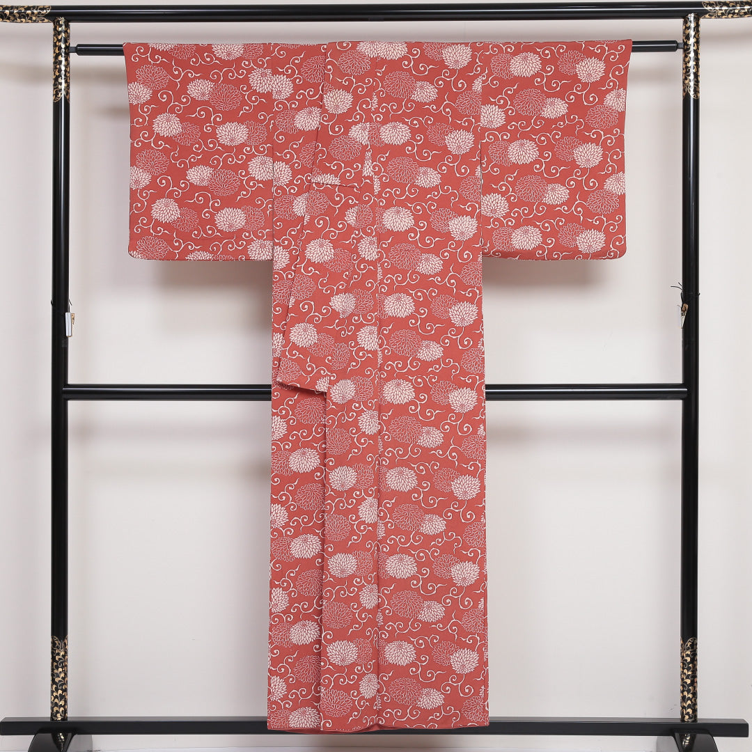 小紋 袷 身丈153cm 裄丈63cm 正絹 Sランク Sサイズ 広衿 インフォーマル ちりめん 唐草 菊 朱系 1215-01729