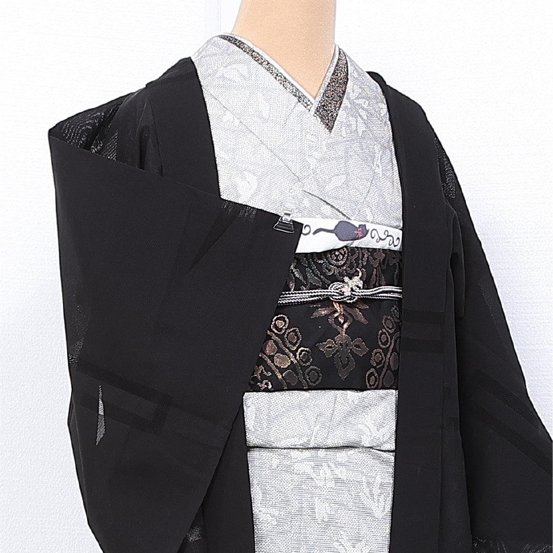 夏物 黒羽織 絽 身丈75cm 裄丈64cm 正絹 Sランク 一つ紋 (梅鉢) セミフォーマル Mサイズ 創作柄 黒系 RP 1233-11144