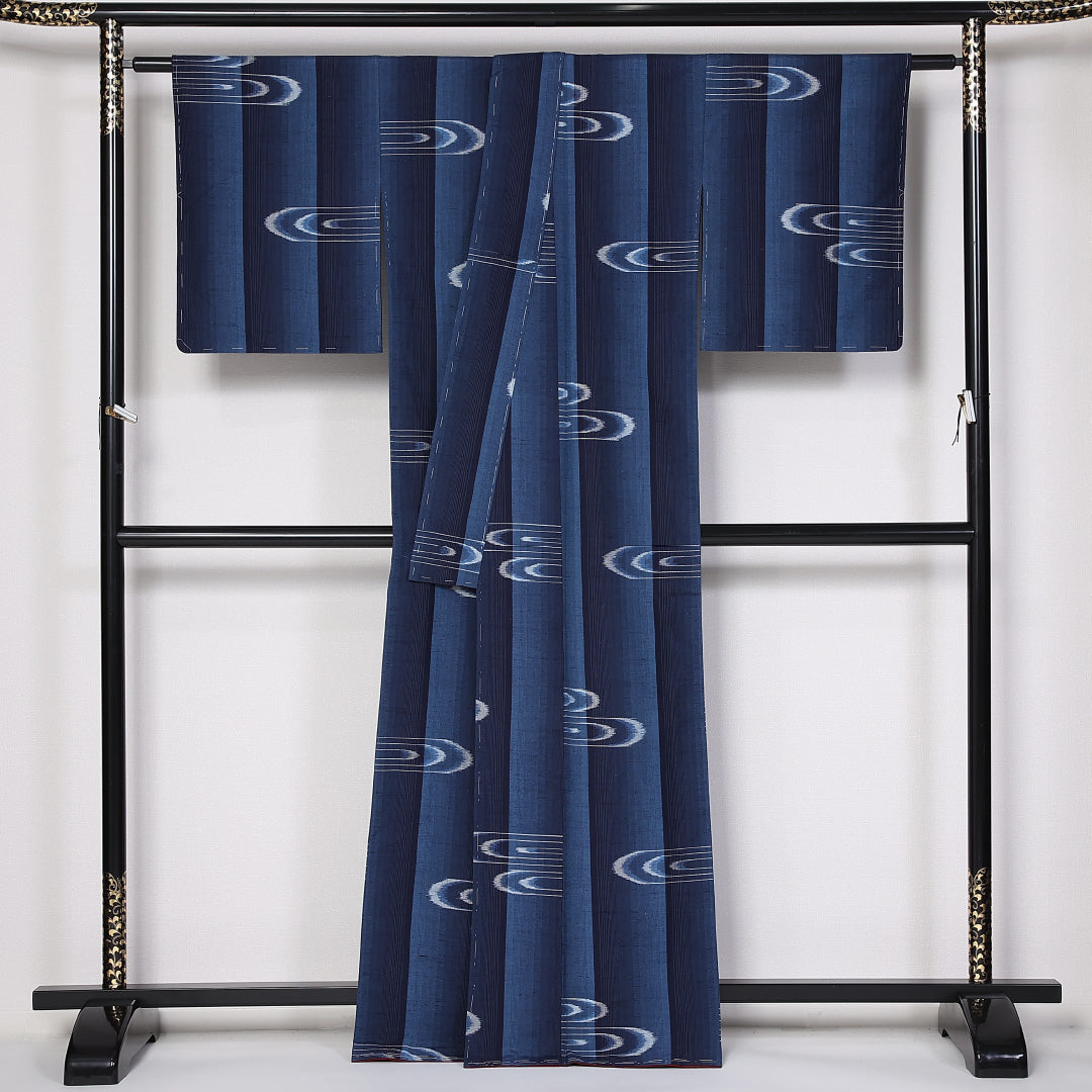紬 袷 身丈164cm 裄65cm 正絹 真綿紬 流水 縞 紺系 Sランク 1216-01384