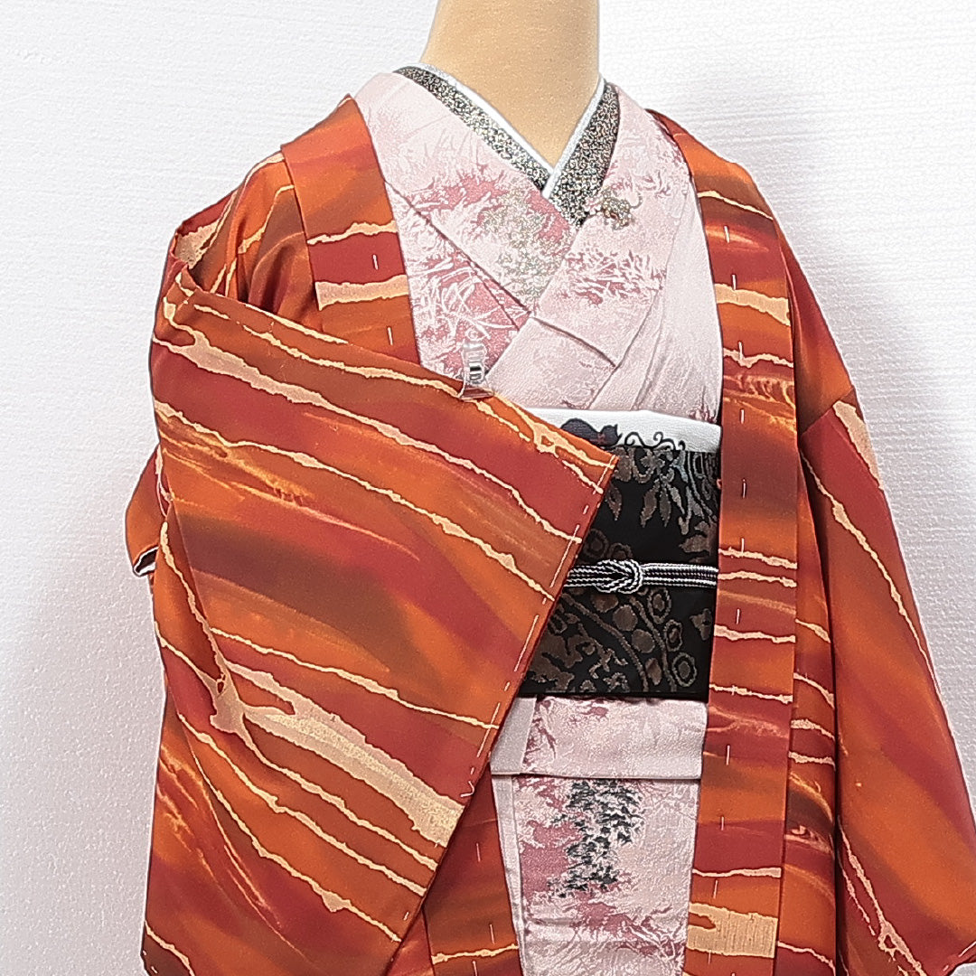 未使用品 羽織 袷 身丈77cm 裄丈64cm 正絹 Nランク カジュアル Mサイズ ぼかし染 しつけ糸 抽象柄 朱系 RP 1232-14716