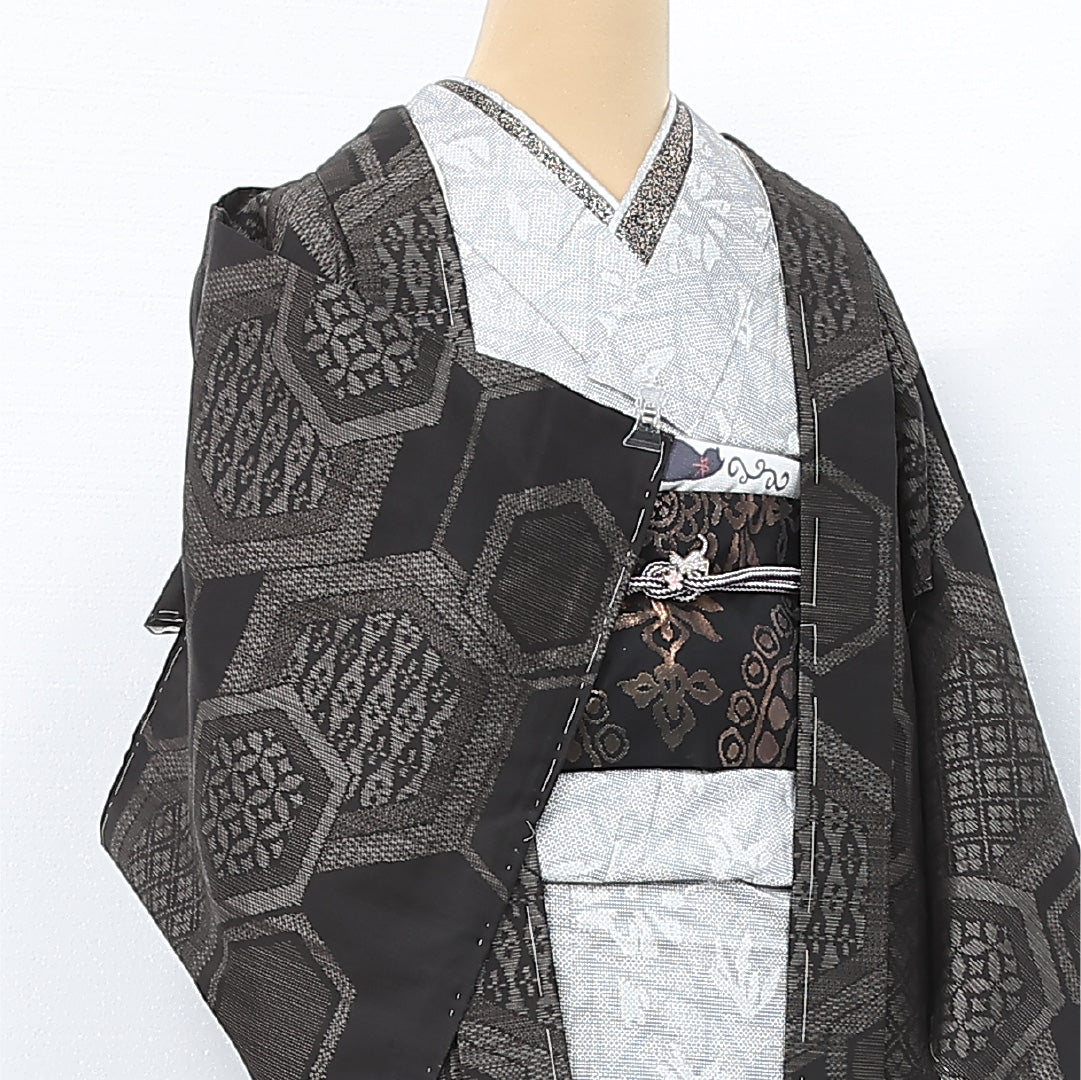 羽織 (大島紬) 袷 身丈80cm 裄丈64cm 正絹 Aランク インフォーマル Mサイズ 緯総絣 亀甲 茶系 RP 1232-12111