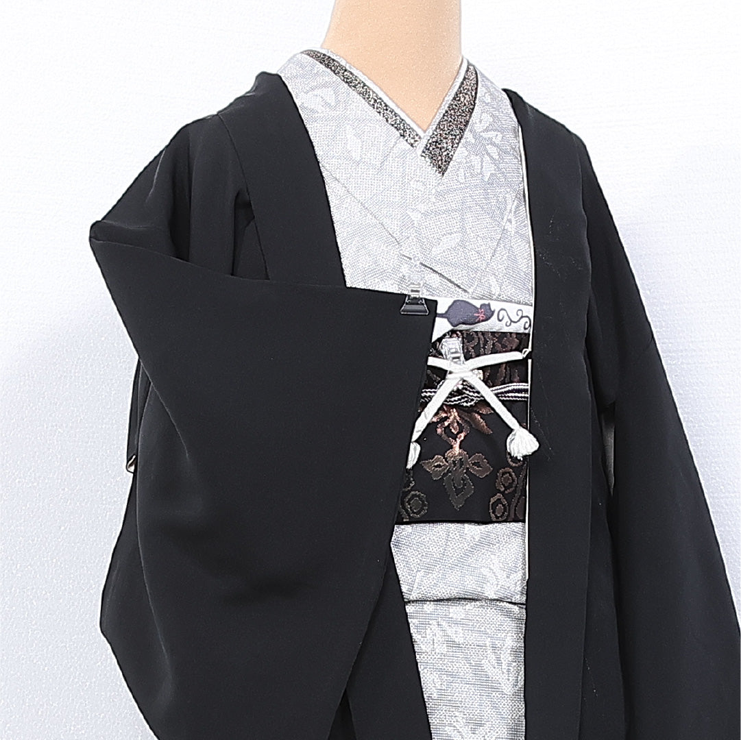 黒羽織 袷 身丈79cm 裄丈62cm 正絹 Aランク インフォーマル Sサイズ 絵羽羽織 漆糸 紐あり 笹 黒系 RP 1233-11150