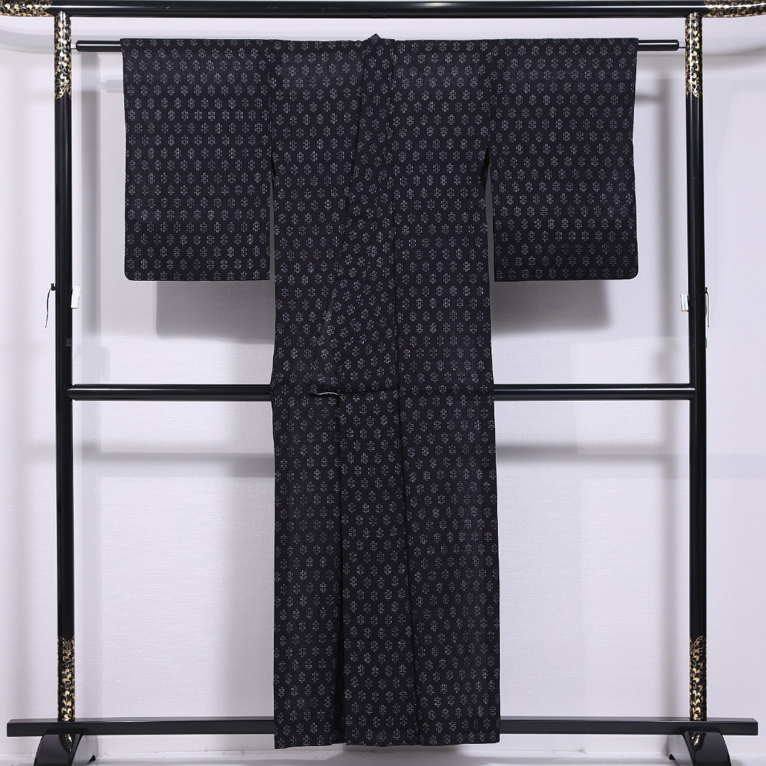 夏物 紬 夏紬 身丈154cm 裄丈62cm 正絹 Sランク カジュアル バチ衿 Sサイズ 創作柄 黒系 RP 1223-11784