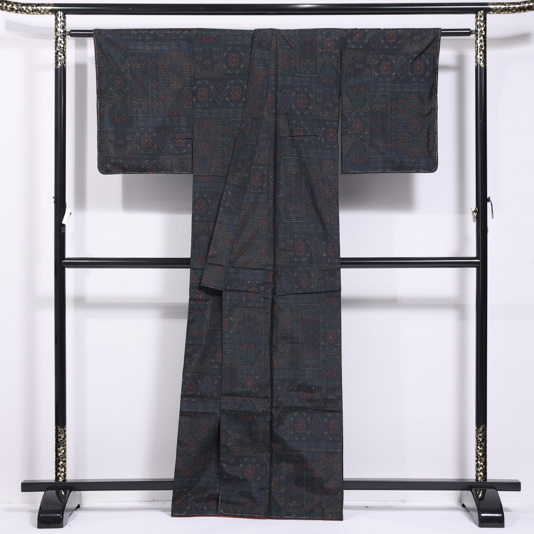 大島紬 袷 身丈153cm 裄丈64cm 正絹 Aランク インフォーマル 広衿 Sサイズ 蜀江 黒系 M4 1223-11618