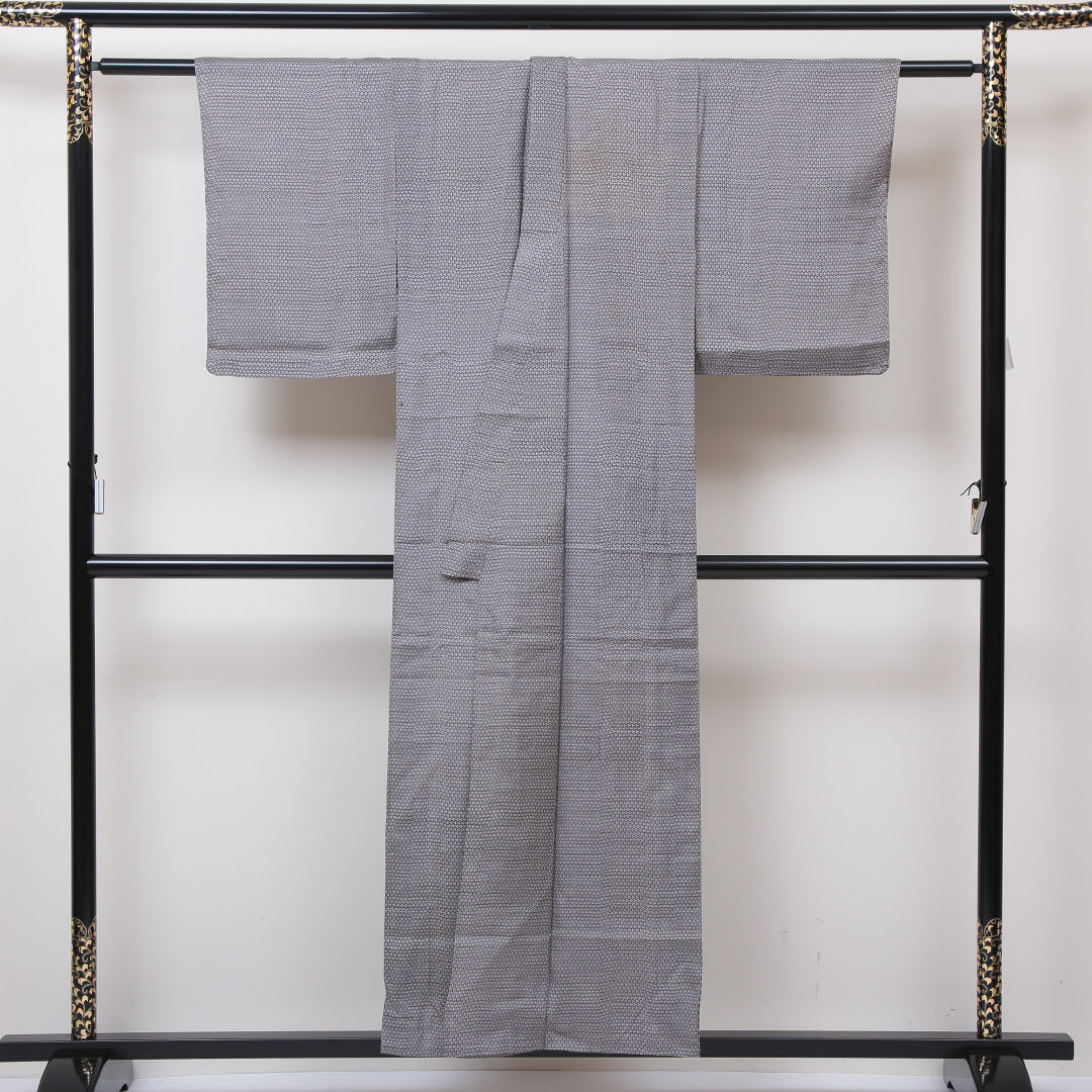 アンティーク 夏物 小紋 絽 身丈152cm 裄60.5cm 正絹 毘沙門亀甲 居敷当て 肩当て 夏着物 グレー系 Dランク 1215-01207