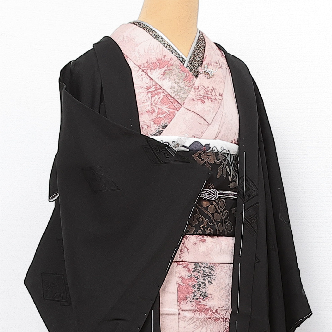 未使用品 黒羽織 袷 身丈77cm 裄丈64cm 正絹 Nランク 一つ紋 (九曜) 紋意匠 (武田菱) セミフォーマル Mサイズ しつけ糸 黒系 RP 1233-13775