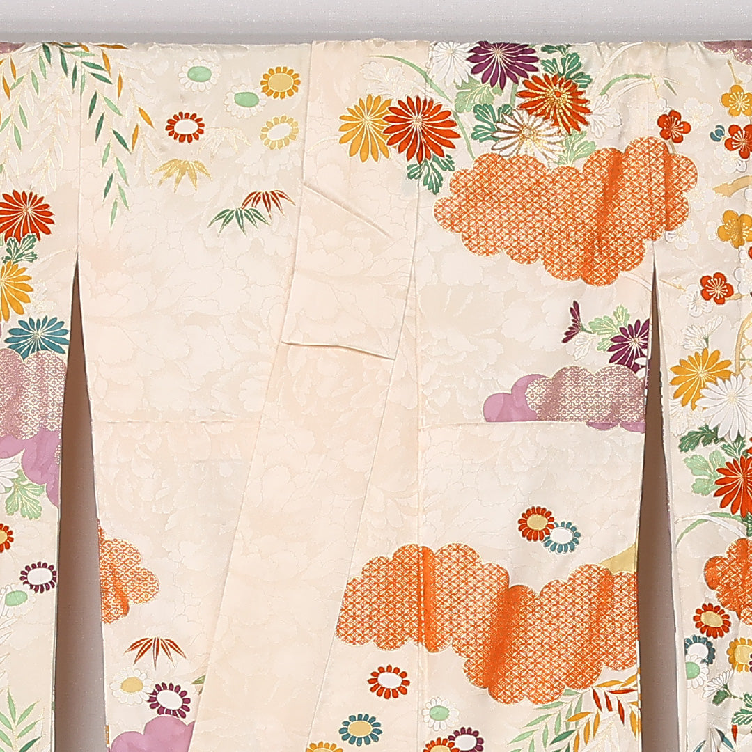 振袖 身丈159cm 裄丈64.5cm Bランク 袷 正絹 L 広衿 刺繍 金駒刺繍 御所解 吉祥文様 古典柄 菊 桜 梅 花柄 金襴 クリーム系 1213-F0436