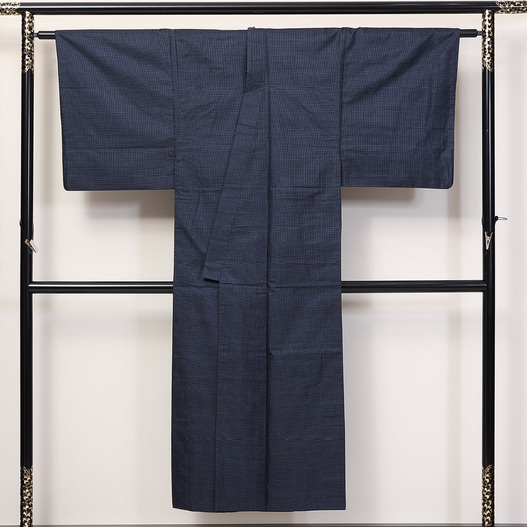 男着物 (大島紬) 袷 身丈146cm 裄丈67cm 正絹 Sランク インフォーマル 棒衿 Lサイズ 亀甲絣 紺系 RP 1224-06258