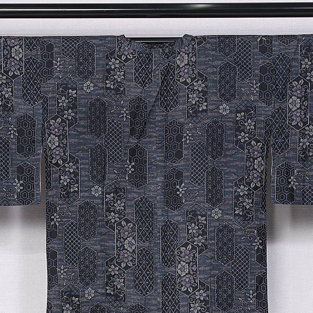 道行コート 身丈86cm 裄丈63.5cm S 正絹 Sランク 袷 紬 ポケットあり 亀甲 1263-10738