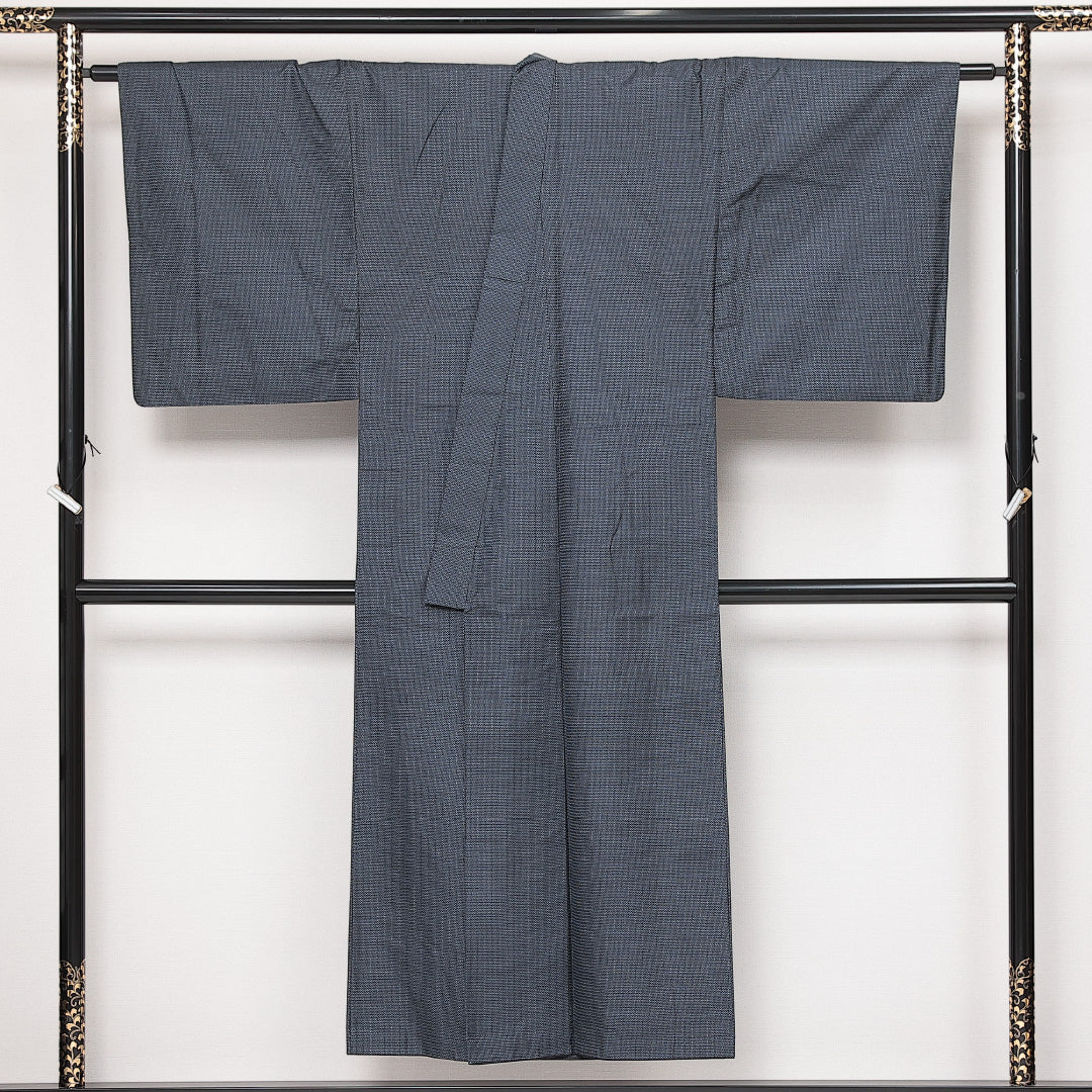 男着物 (大島紬) 袷 身丈147cm 裄丈68cm 正絹 Sランク インフォーマル 棒衿 Lサイズ 経緯絣 亀甲絣 紺系 RP 1224-13958