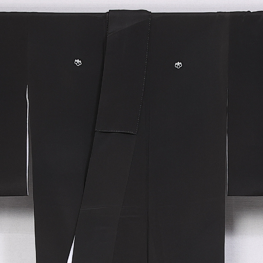 黒留袖 五つ紋 中陰五三桐 身丈158cm 裄丈62.5cm Aランク 正絹 袷 比翼 広衿 M 刺繍 菊 松 フォーマル 黒系 1211-F0327