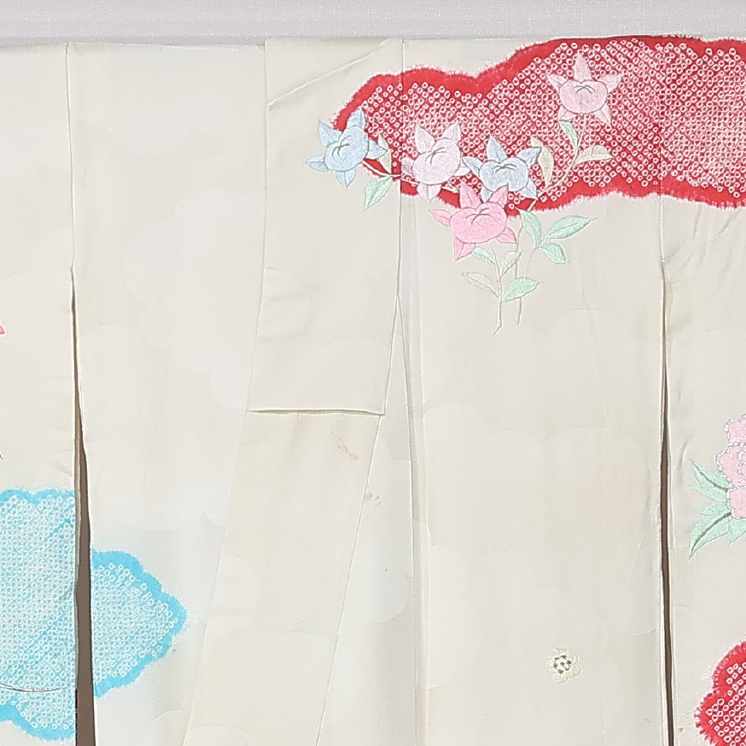 アンティーク 振袖 身丈155cm 裄丈64cm Cランク 正絹 袷 広衿 M 絞り 刺繍 雲取り 牡丹 古典的 落ち着き クリーム系 1213-F0452