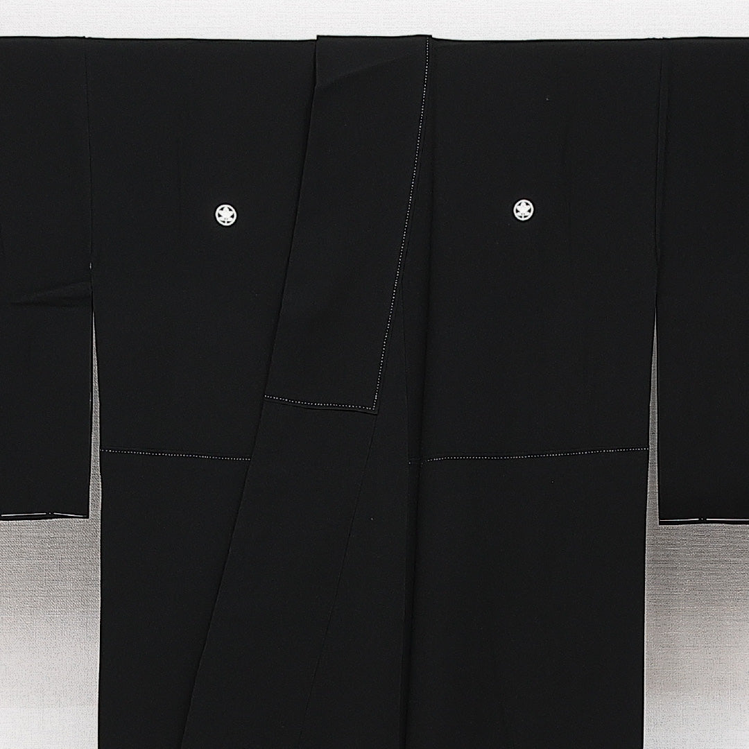 未使用品 黒紋付 五つ紋 丸に橘 身丈168cm 裄丈65cm Nランク 正絹 袷 広衿 XL しつけ糸 フォーマル 上品 厳か 黒系 1299-F0626