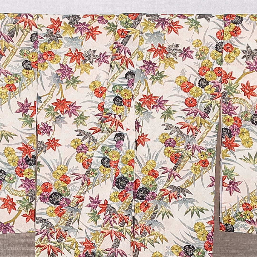 アンティーク 小紋 袷 身丈148cm 裄丈62cm 正絹 Bランク XSサイズ バチ衿 菊 紅葉 クリーム系 多色系 1215-15625