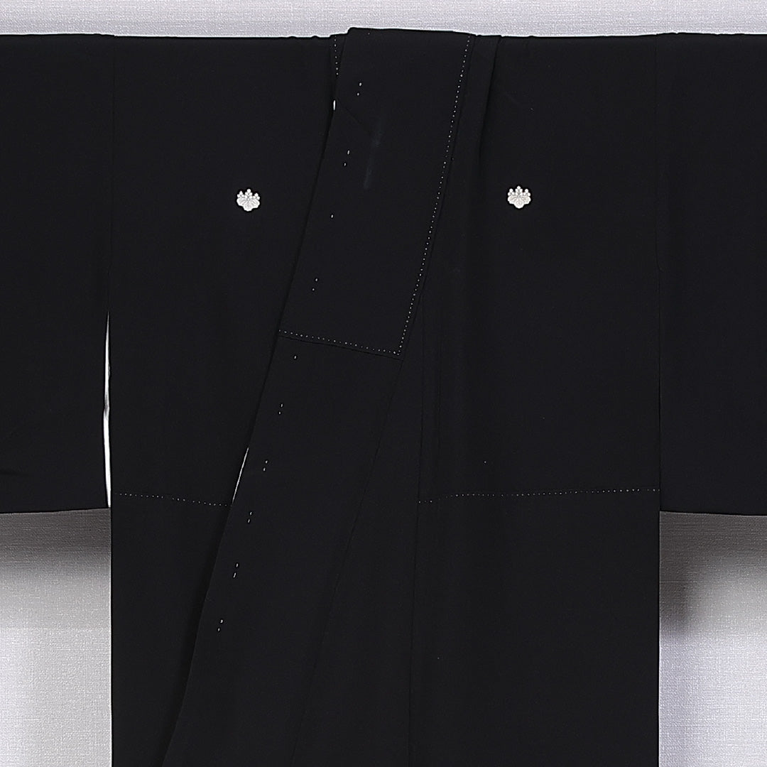 黒留袖 五つ紋 五三桐 身丈148cm 裄丈60.5cm Aランク 正絹 袷 比翼 広衿 XS 鶴 吉祥文様 松 フォーマル 黒系 1211-F0300