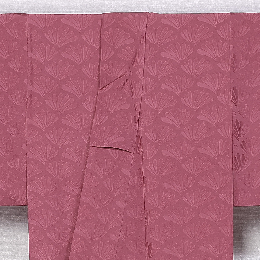 色無地 袷 身丈162cm 裄丈62cm 正絹 Aランク 一つ紋 (武田菱) 紋意匠 (菊) セミフォーマル 広衿 Lサイズ 織り出し 無地 ピンク系 RP 1219-11193