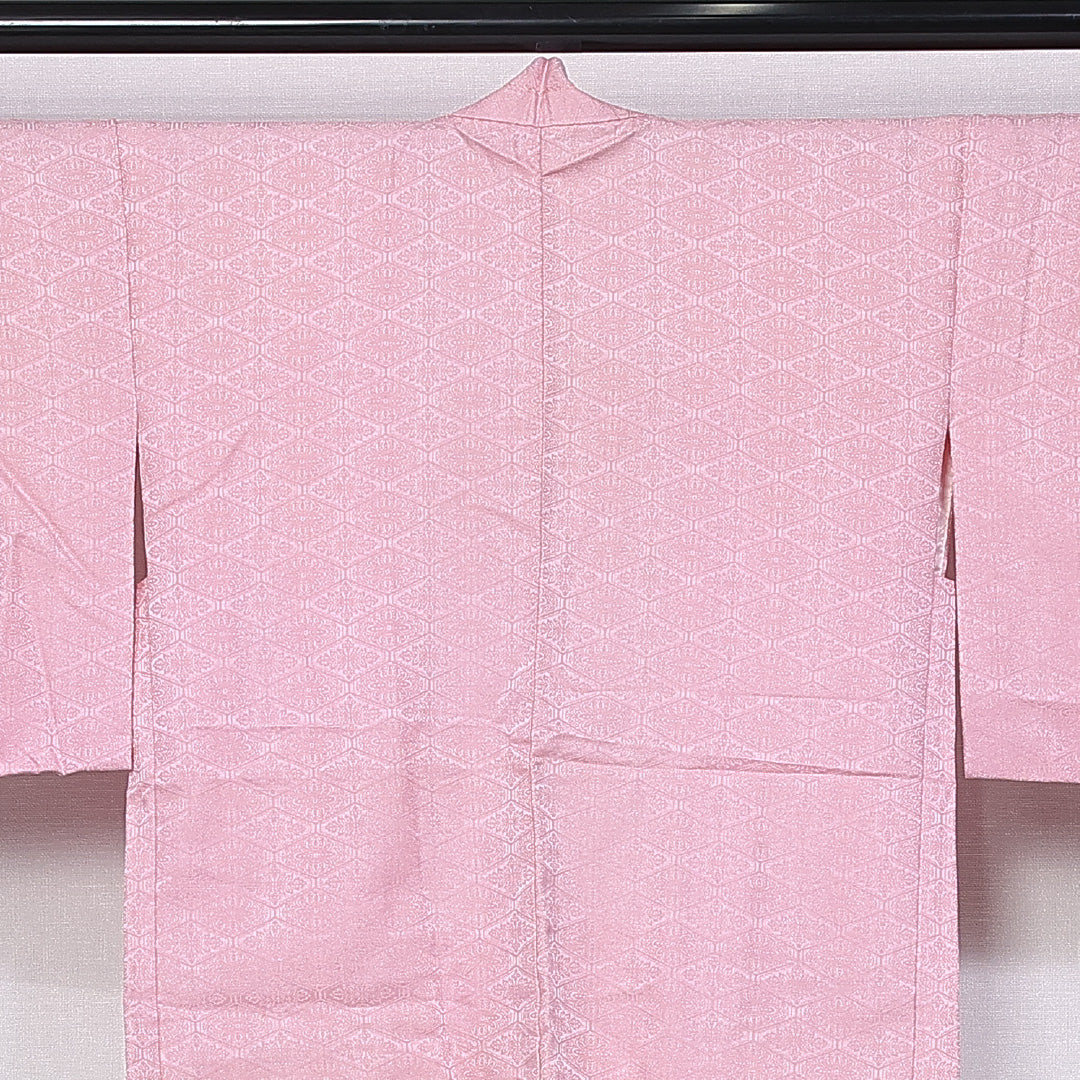 羽織 袷 身丈75cm 裄丈64cm 正絹 Sランク 紋意匠 (花菱と蜀江) カジュアル Mサイズ 織り出し 紐あり ピンク系 RP 1232-11089