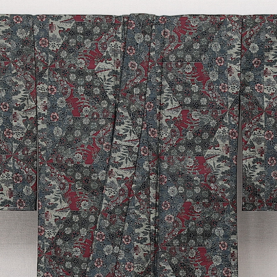 未使用品 洗える着物 ウールの紬 単衣 身丈155cm 裄丈61cm ウール Sランク カジュアル バチ衿 Mサイズ しつけ糸 古典柄 グレー系 RP 1223-14547
