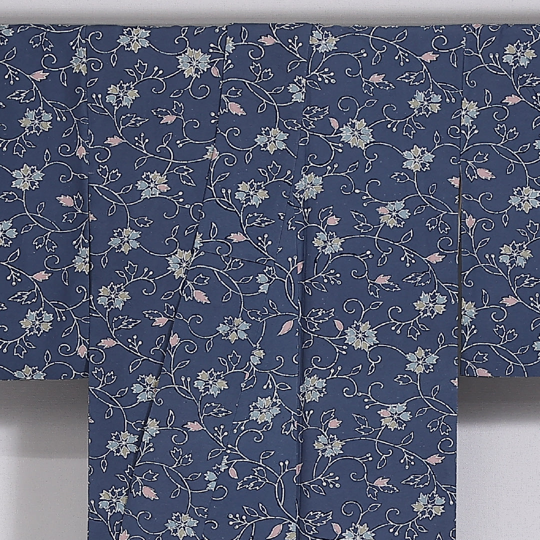 紬 袷 身丈152cm 裄丈63cm 正絹 Aランク カジュアル 広衿 Sサイズ 染め紬 唐草華文 青系 RP 1223-03925