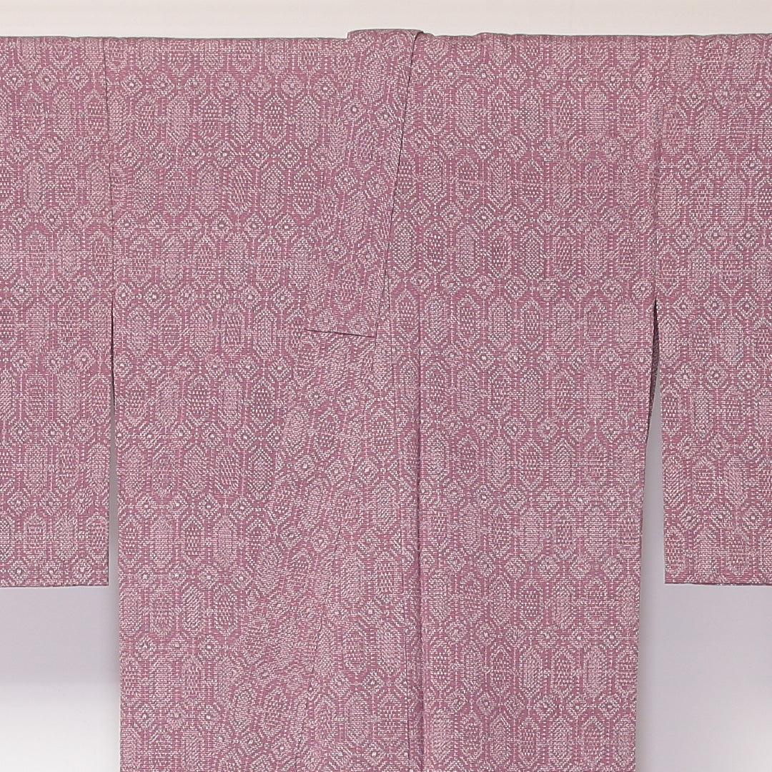 小紋 単衣 身丈158cm 裄64cm 正絹 居敷当て 亀甲 葡萄酒色 ピンク系 ちりめん Aランク 1215-02149