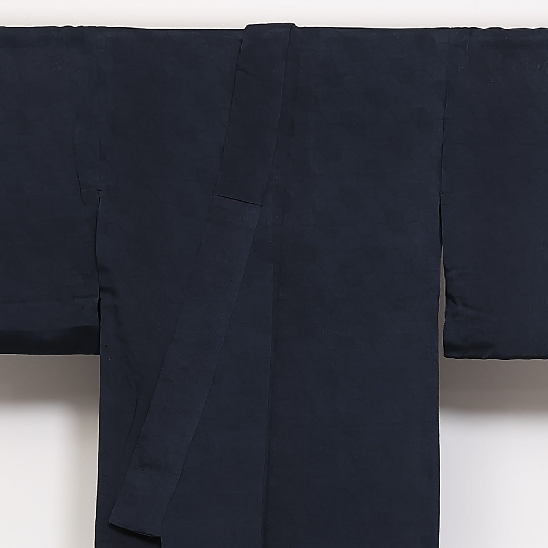 アンティーク 夏物 色無地 夏物 身丈143cm 裄丈62cm 正絹 Aランク 紋意匠 (亀甲) バチ衿 XSサイズ 肩当て 紺系 PO 1219-05313