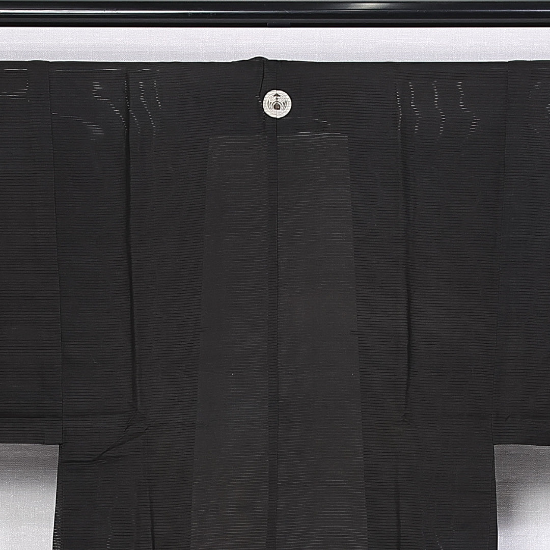 夏物 羽織 男性用 絽 身丈69cm 裄丈65cm 正絹 Bランク 三つ紋 (丸に包み抱き稲) セミフォーマル XSサイズ 無地 黒系 RP 1235-06281