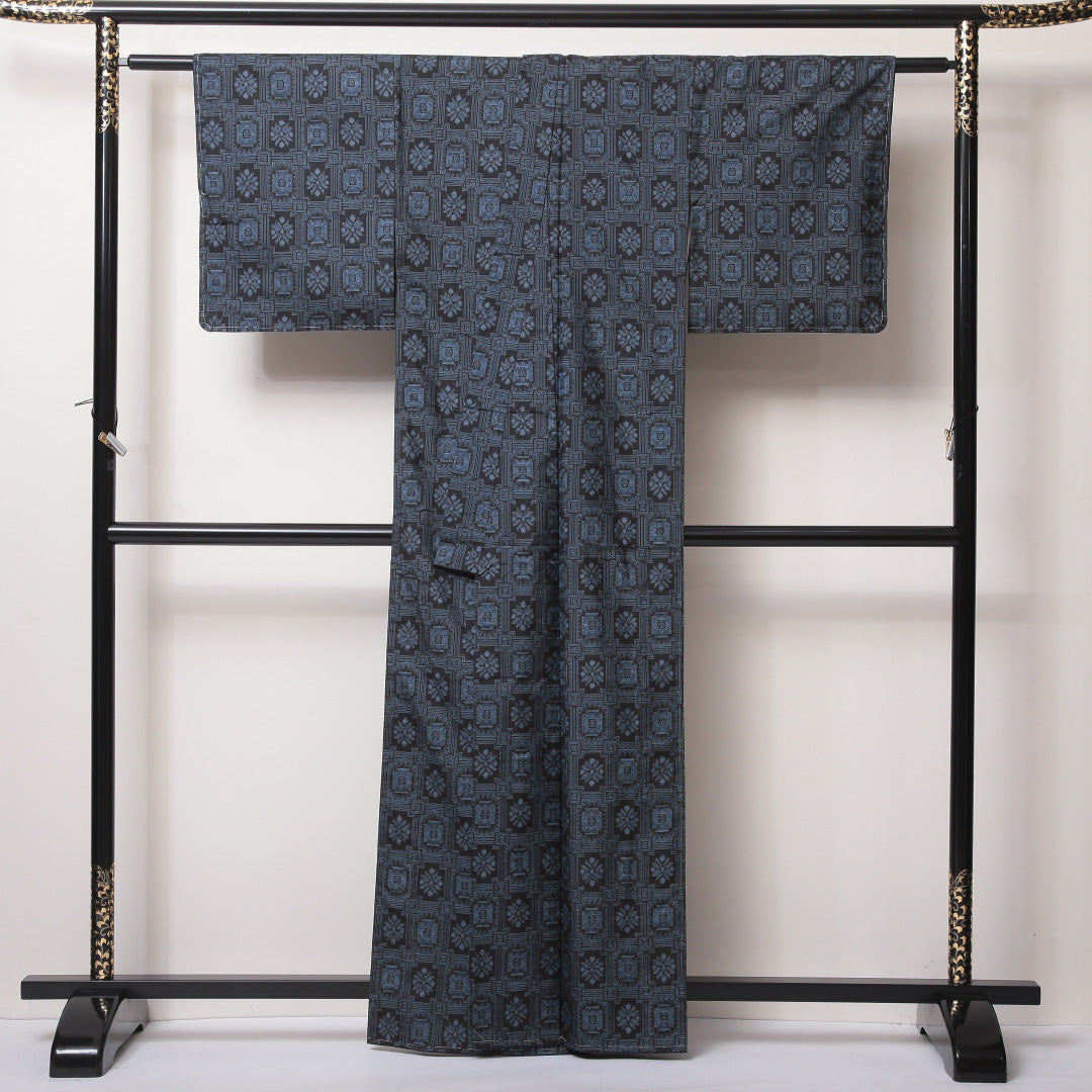 紬(村山大島紬) アンサンブル 袷 身丈162cm 裄丈62cm 正絹 Sランク Lサイズ 広衿 インフォーマル 創作柄 証紙 しつけ糸 紺系 1216-03529