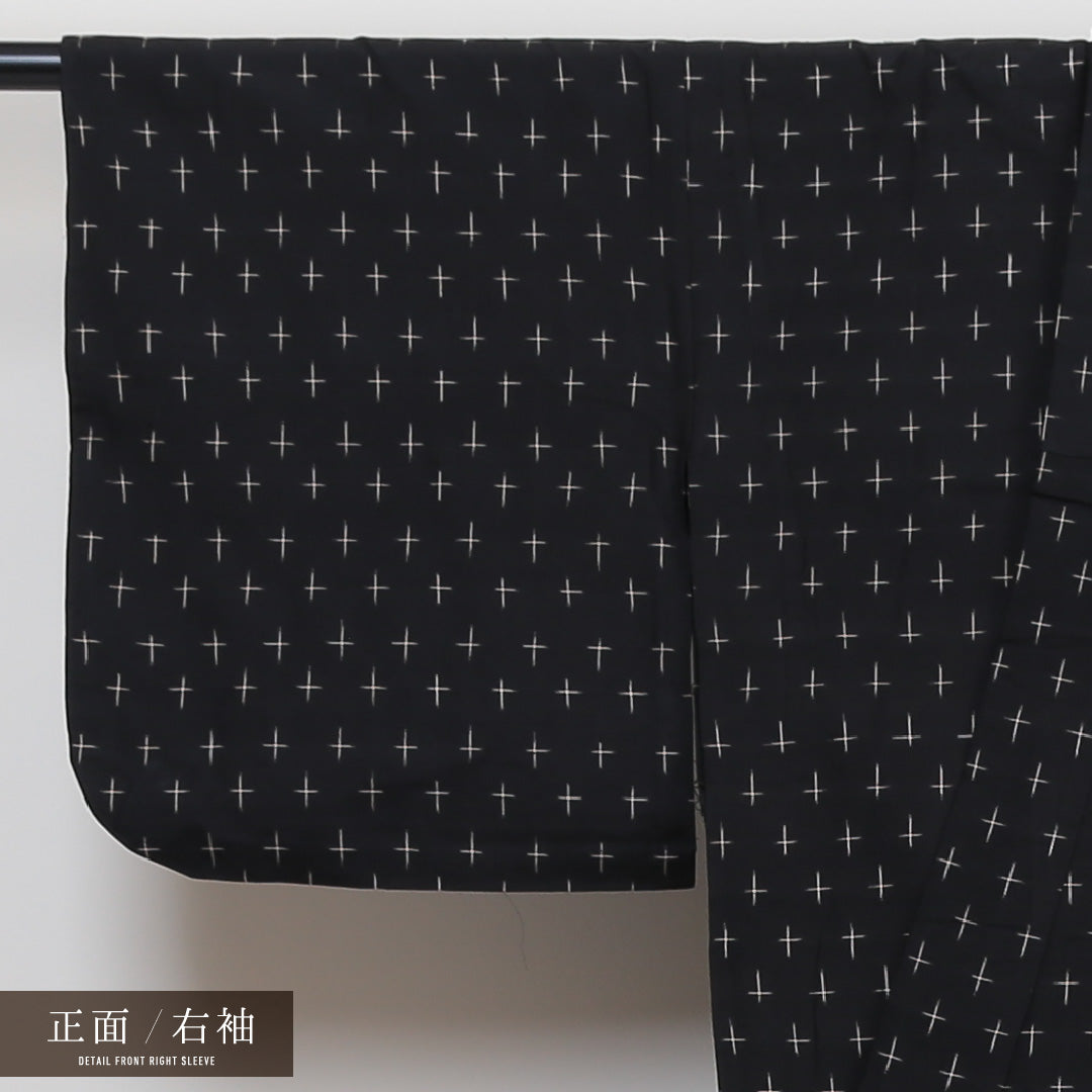 紬 単衣 身丈147cm 裄丈61cm 正絹 Bランク XSサイズ バチ衿 カジュアル 十字絣 黒系 1216-02931