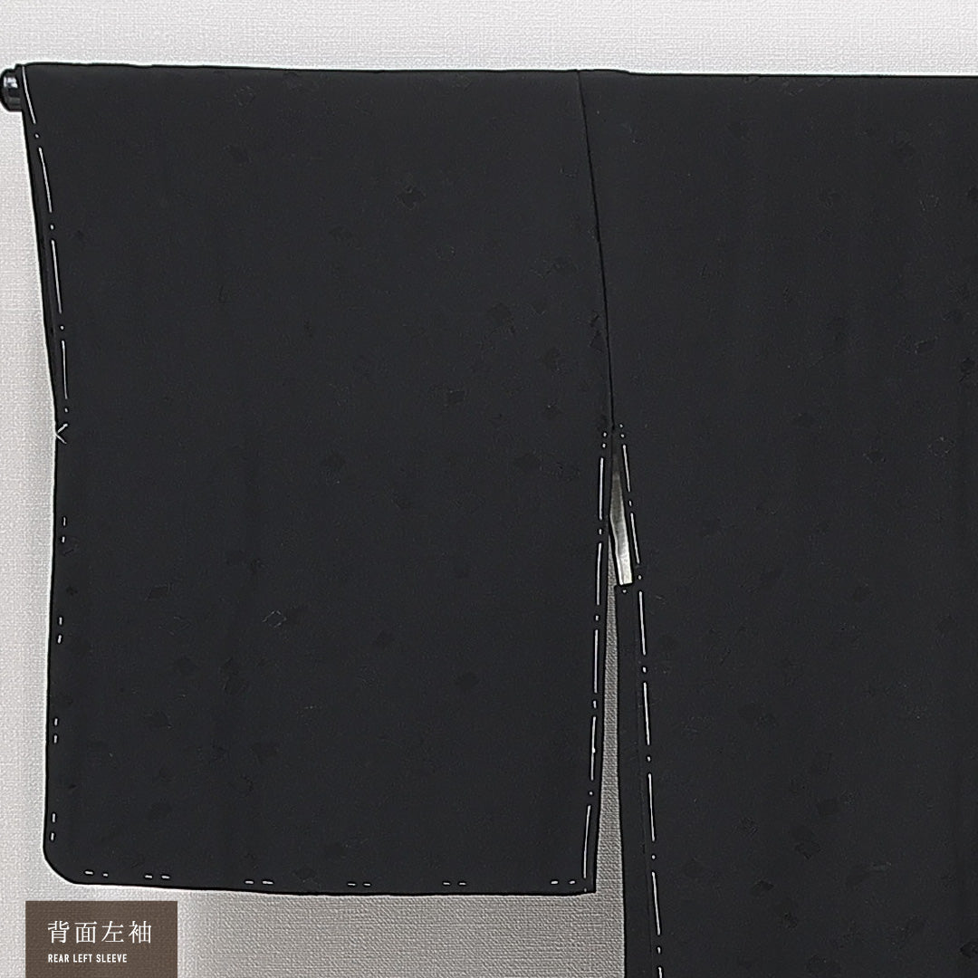 未使用品 黒羽織 袷 身丈80cm 裄丈64cm 正絹 Nランク 一つ紋 (蔦) 紋意匠 (銀杏) セミフォーマル Mサイズ 紐あり 証紙 しつけ糸 黒系 RP 1233-14676