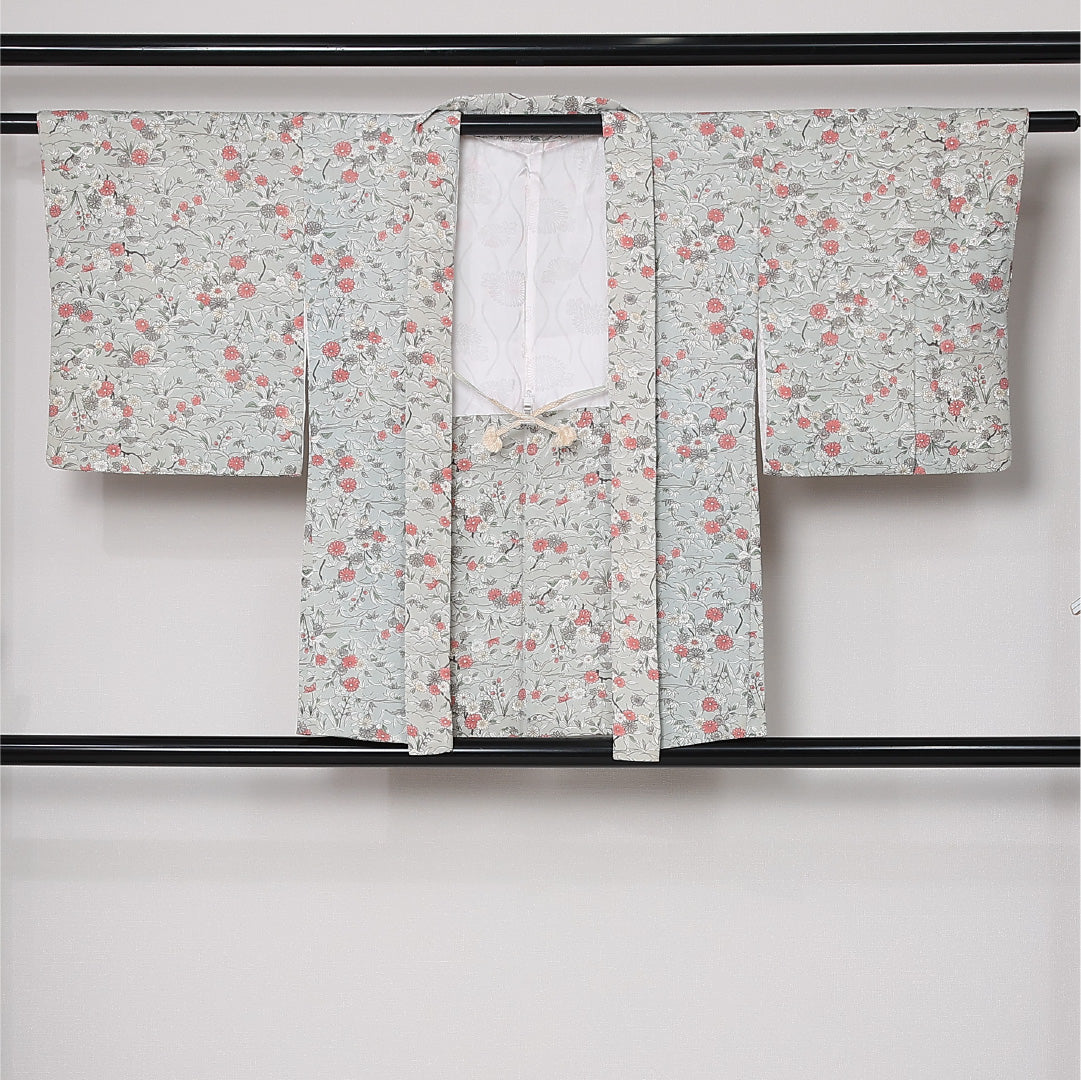 羽織 袷 身丈77cm 裄丈61cm 正絹 Cランク カジュアル Sサイズ 紐あり 四季草花 グレー系 HP 1232-12950