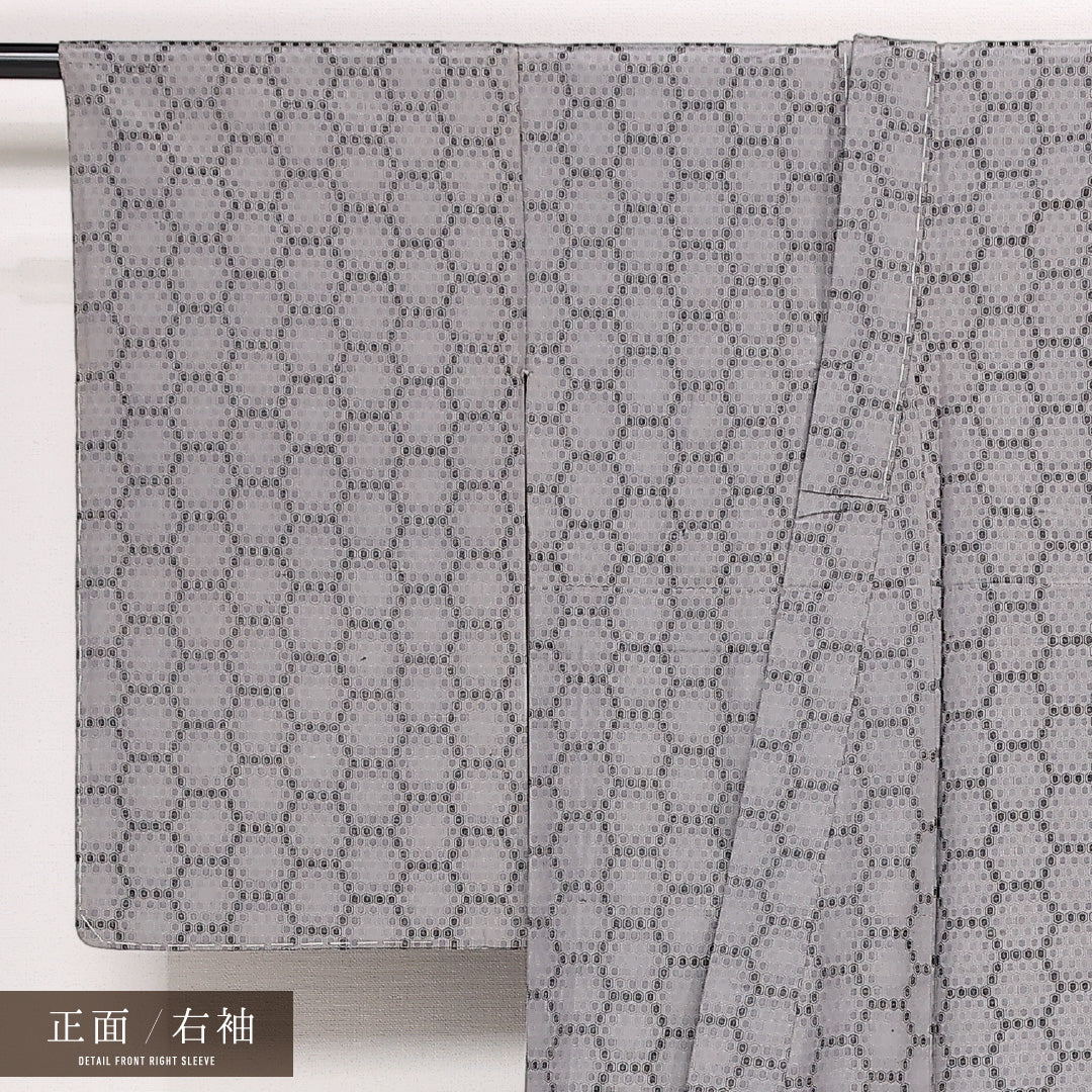 夏物 お召 (本塩沢) 夏物 身丈155cm 裄丈61cm 正絹 Aランク カジュアル バチ衿 Mサイズ しつけ糸 亀甲 グレー系 RP 1222-13344