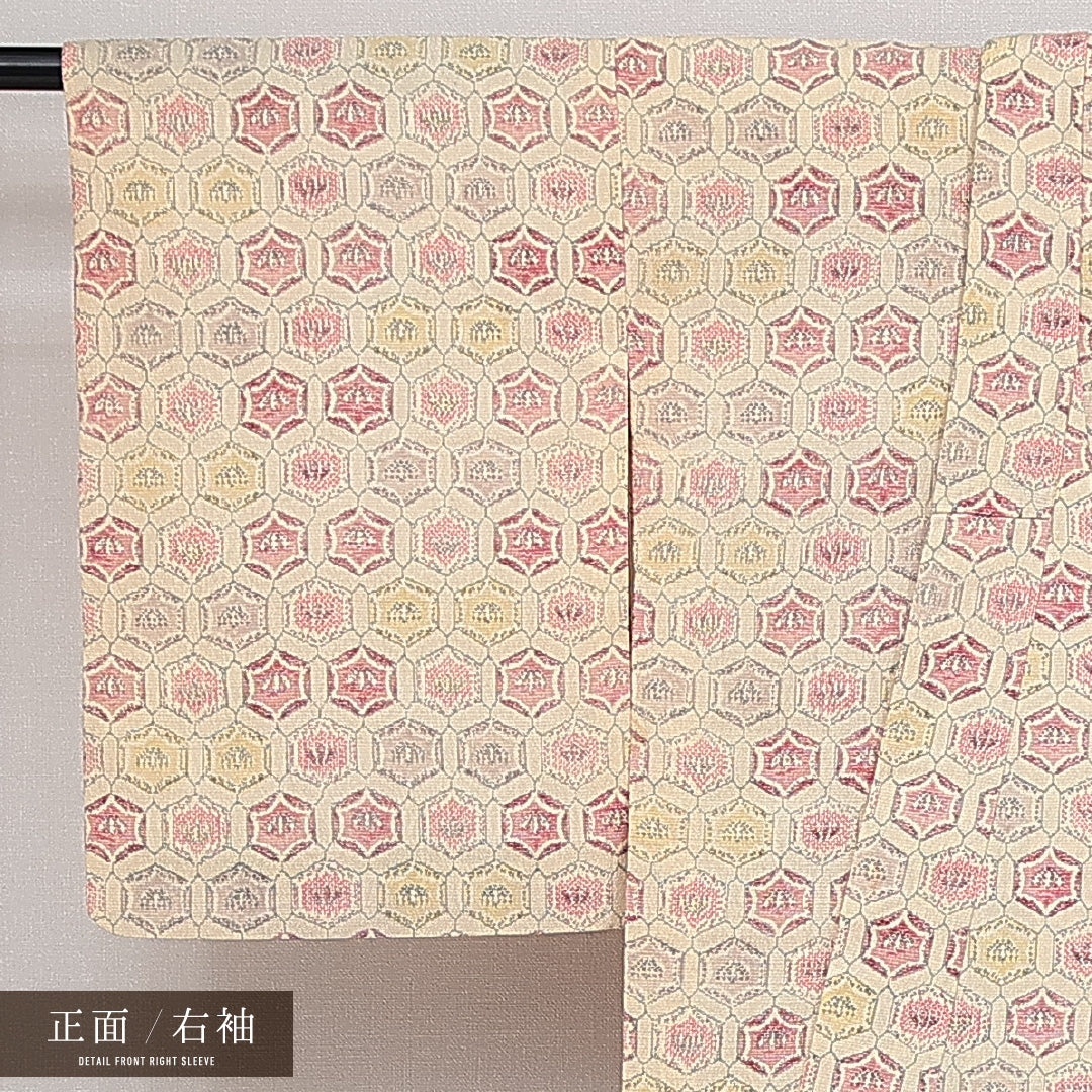 夏物 お召 (本塩沢) 夏物 身丈153cm 裄丈64cm 正絹 Sランク カジュアル バチ衿 Sサイズ 花菱亀甲 クリーム系 RP 1222-14493