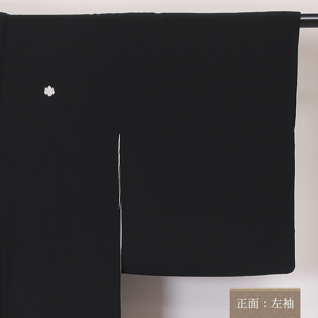 黒留袖 袷 身丈154cm 裄63cm 正絹 五つ紋 比翼仕立て 五三桐 通紋 吉祥文様 金駒刺繡 黒系 Bランク 1211-00110