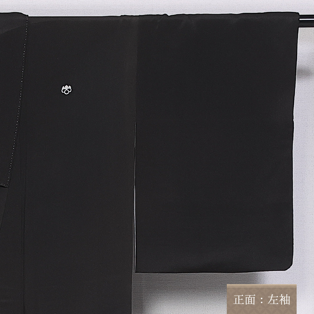 黒留袖 五つ紋 中陰五三桐 身丈158cm 裄丈62.5cm Aランク 正絹 袷 比翼 広衿 M 刺繍 菊 松 フォーマル 黒系 1211-F0327