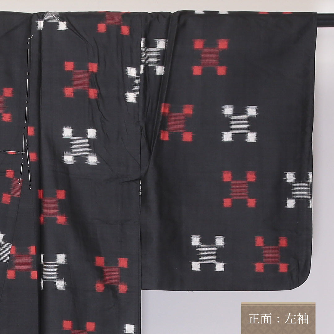アンティーク 紬 単衣 身丈154cm 裄61.5cm 正絹 銘仙 居敷当て 肩当て 黒系 Aランク 1216-00978