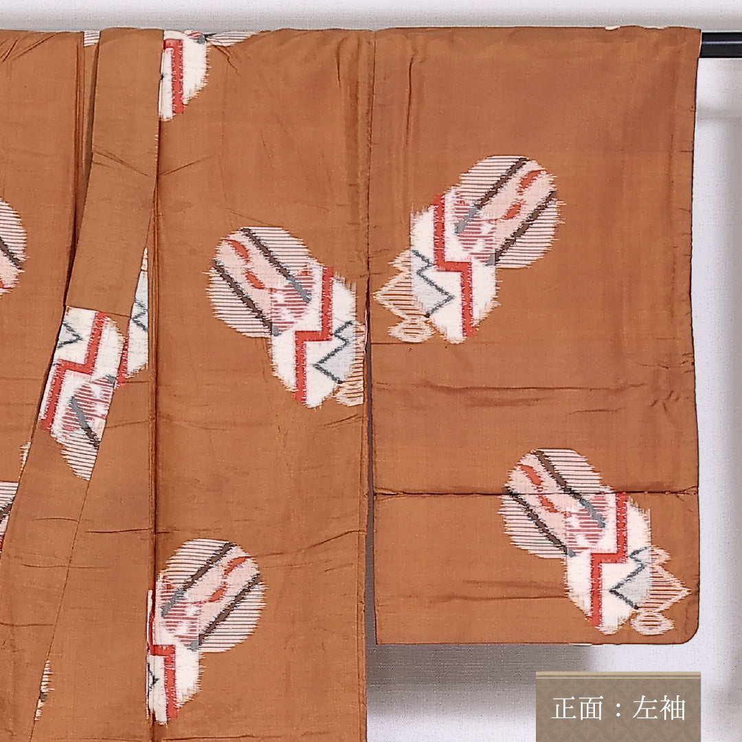 アンティーク 銘仙の着物 袷 身丈145cm 裄丈60cm 正絹 Cランク バチ衿 XSサイズ 幾何学柄 茶系 RP 1223-03959