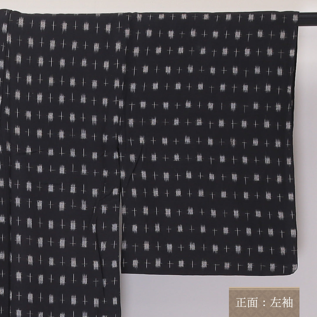 アンティーク 銘仙の着物 袷 身丈151cm 裄丈62cm 正絹 Bランク バチ衿 Sサイズ 十字絣 黒系 RP 1223-03445