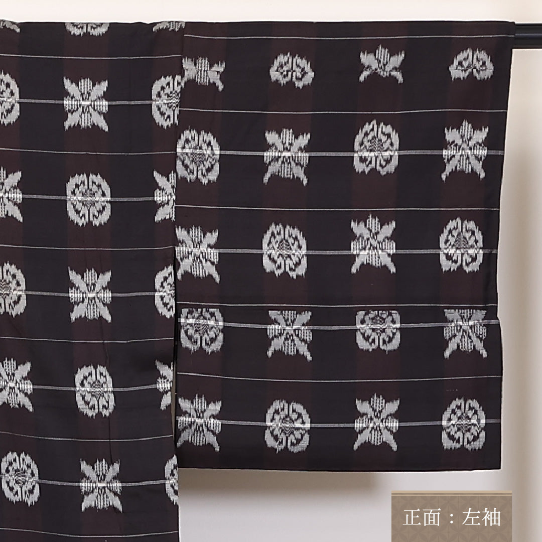 アンティーク 銘仙の着物 単衣 身丈141cm 裄丈62cm 正絹 Aランク 広衿 XSサイズ 居敷当て 花菱 木瓜 黒系 RP 1223-03631