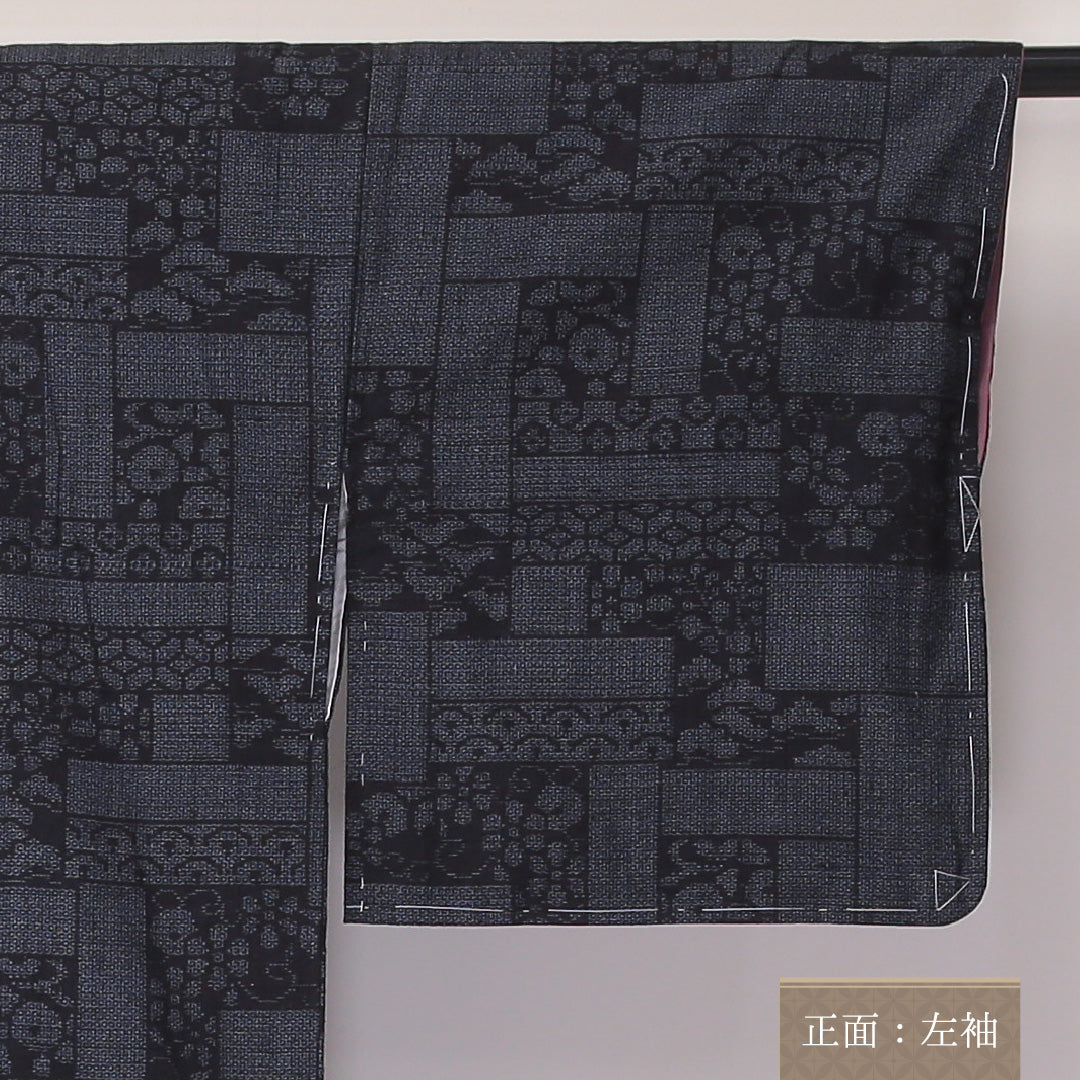 紬 袷 身丈160cm 裄丈62cm 正絹 Aランク Lサイズ バチ衿 カジュアル 十字亀甲 創作柄 紺系 1216-03563