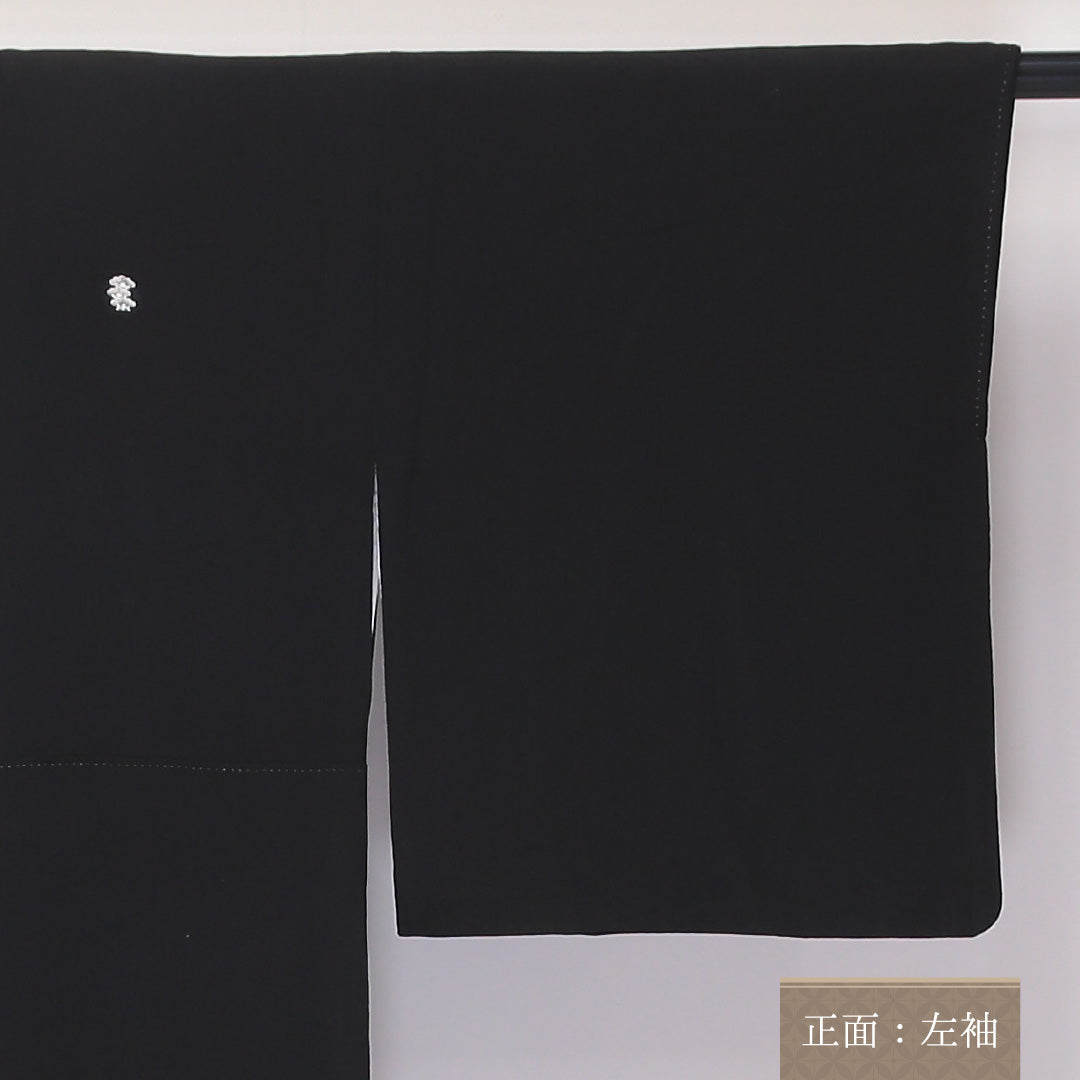 黒留袖 袷 身丈158cm 裄63cm 正絹 五つ紋 金駒刺繡 比翼仕立て 三階松 鶴 金彩 金箔 青海波 黒系 Bランク 1211-00139