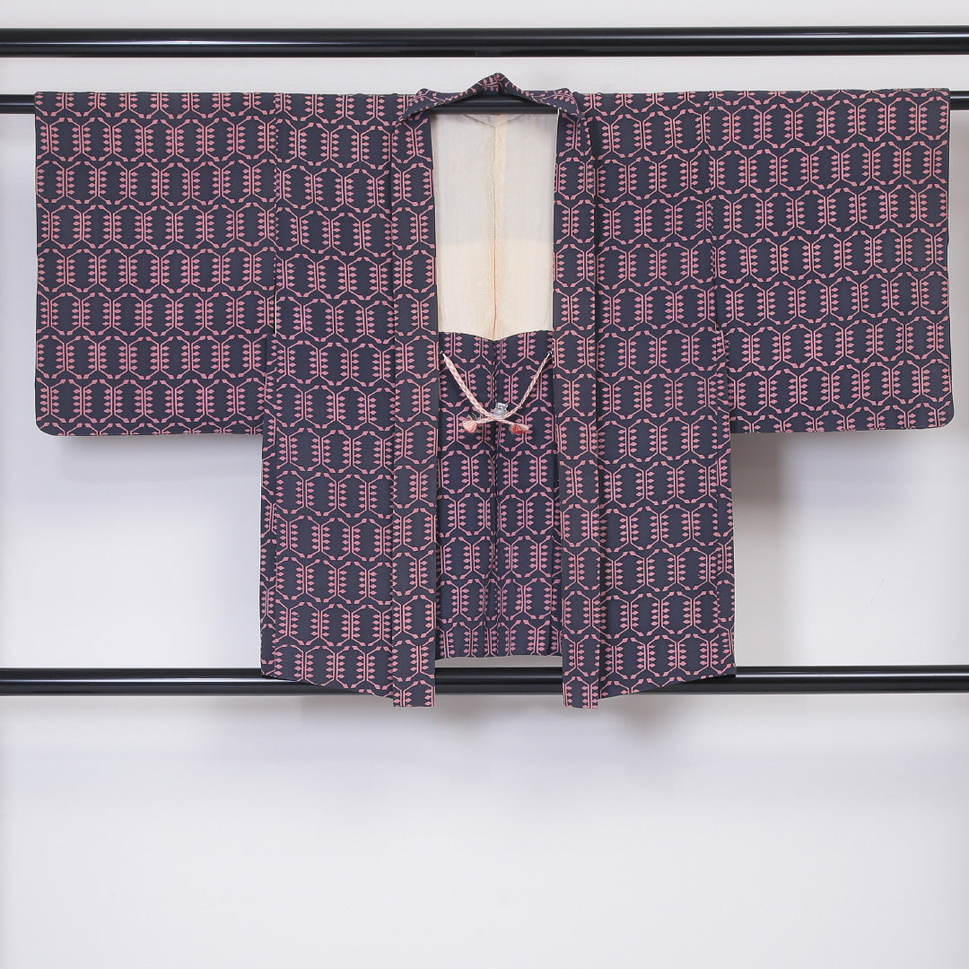 羽織 袷 身丈78cm 裄丈62cm 正絹 Aランク カジュアル Sサイズ 紐あり 創作柄 ピンク系 RP 1232-05864