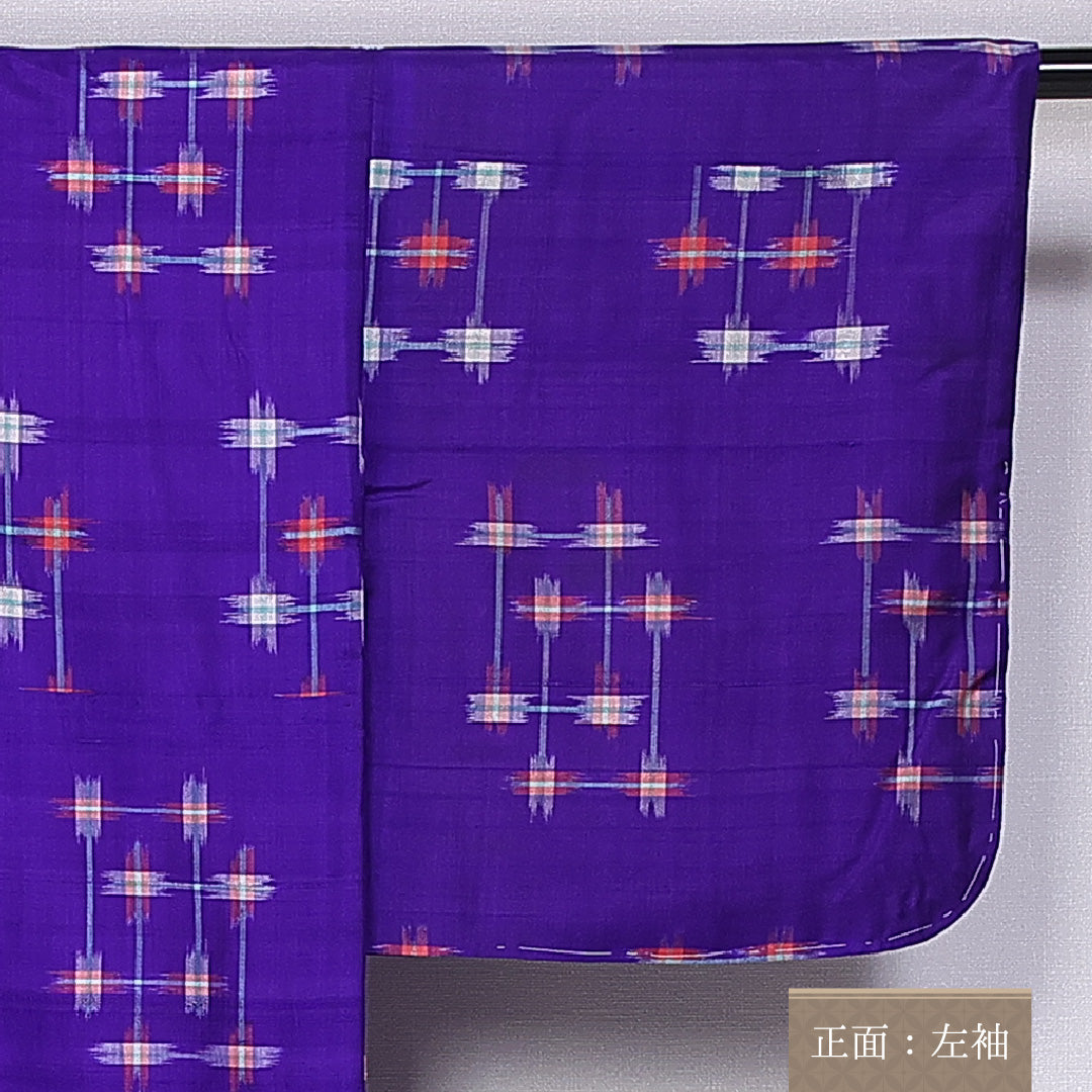 アンティーク 銘仙の着物 袷 身丈145cm 裄丈62cm 正絹 Aランク バチ衿 XSサイズ 幾何学柄 紫系 RP 1223-10887